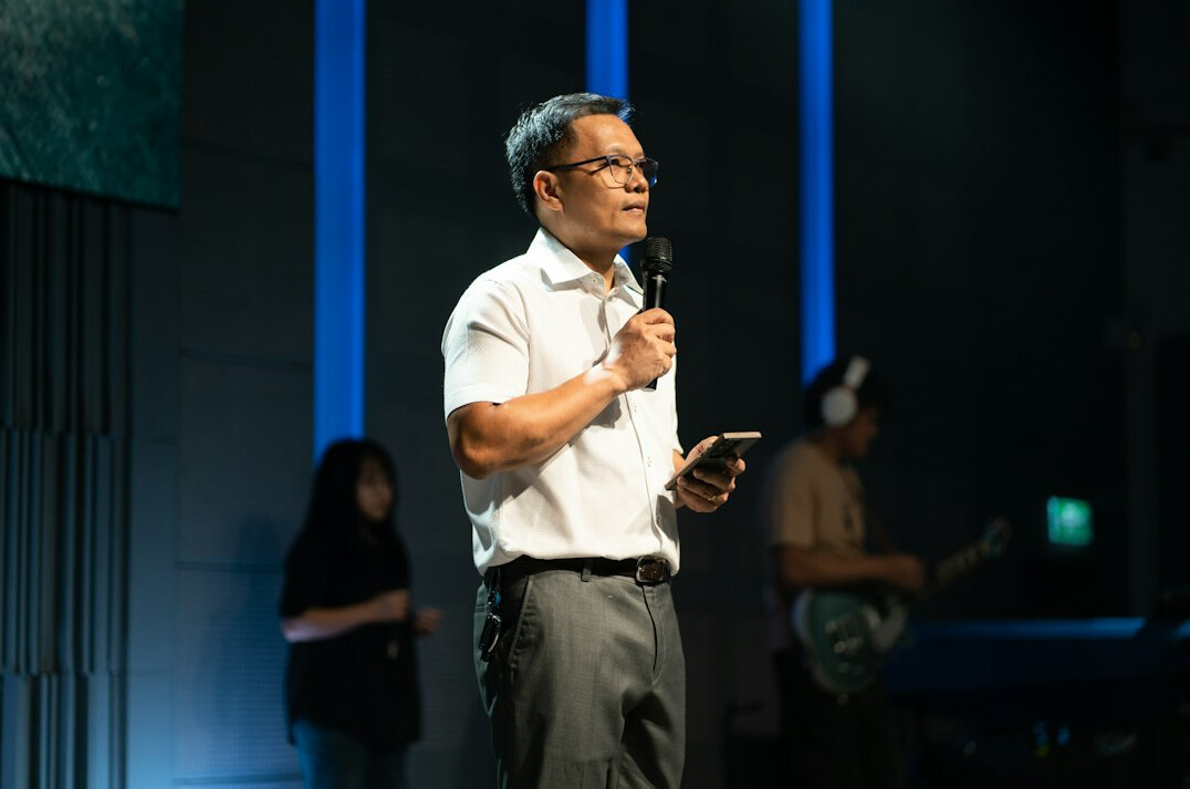 senior citizen giving speech